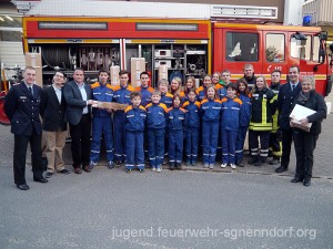 Die Jugendfeuerwehr Bad Nenndorf freut sich über die Spende der CDU